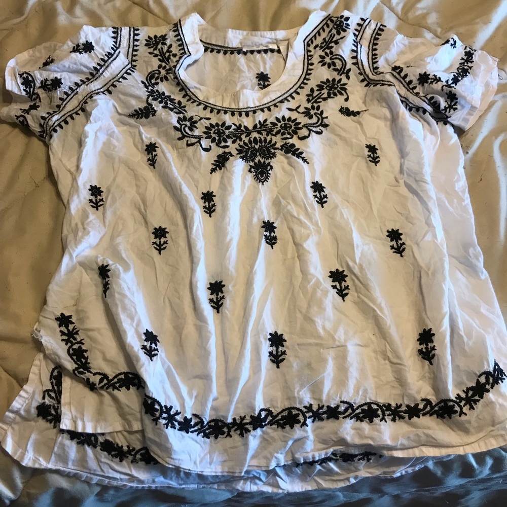 Dressbarn White top with detail